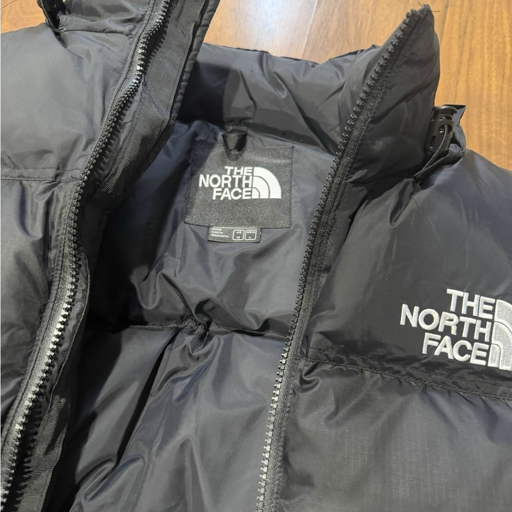 The North Face Black Quilted Puffer Jacket with Hood. Unisex. Never worn. - Picture 3 of 4